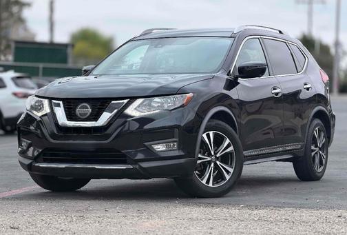 Magnetic Black 2018 Nissan Rogue SL
