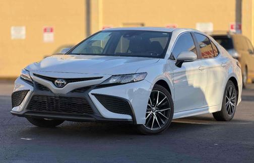 White 2022 Toyota Camry Hybrid SE