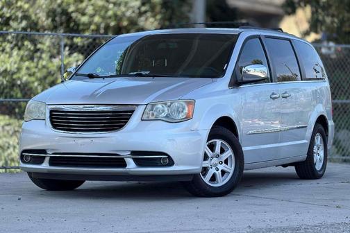 Bright Silver Metallic 2011 Chrysler Town & Country Touring-L