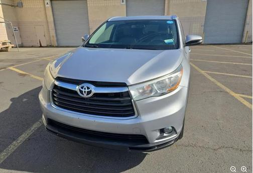 Silver 2016 Toyota Highlander XLE