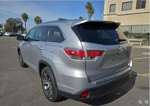 Silver 2016 Toyota Highlander XLE