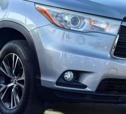 Silver 2016 Toyota Highlander XLE