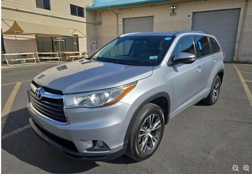 Silver 2016 Toyota Highlander XLE