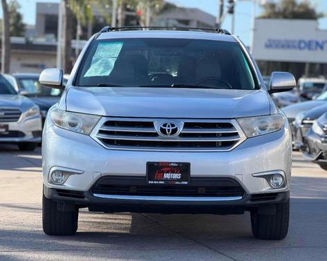 Classic Silver Metallic 2012 Toyota Highlander