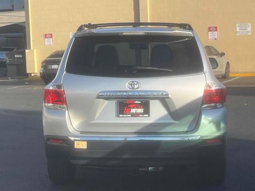Classic Silver Metallic 2012 Toyota Highlander