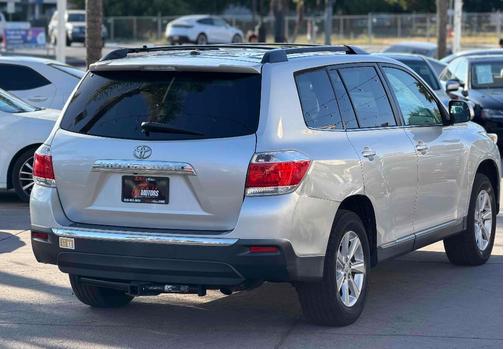 Classic Silver Metallic 2012 Toyota Highlander