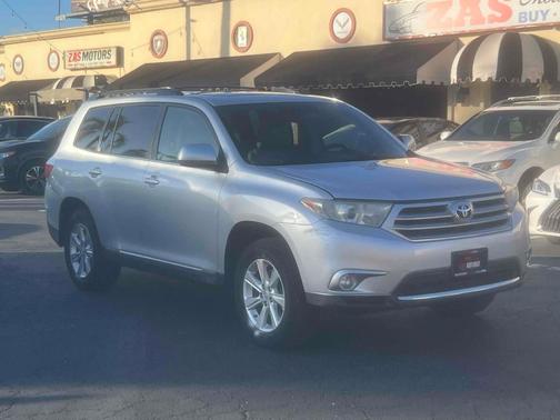 Classic Silver Metallic 2012 Toyota Highlander