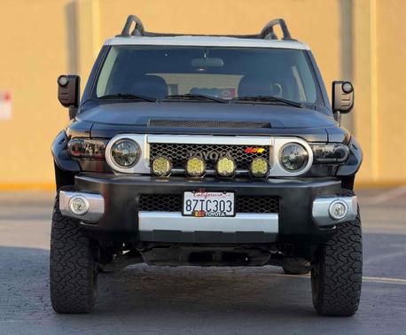 White / Black Cherry Pearl 2007 Toyota FJ Cruiser