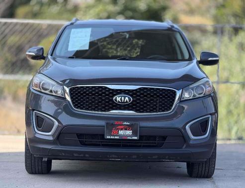 Black 2018 Kia Sorento LX