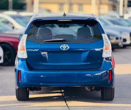 2014 Toyota Prius v Two