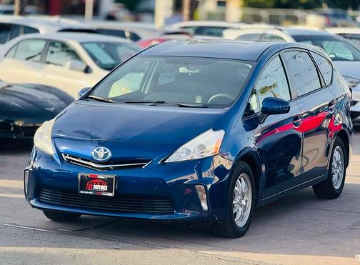 2014 Toyota Prius v Two