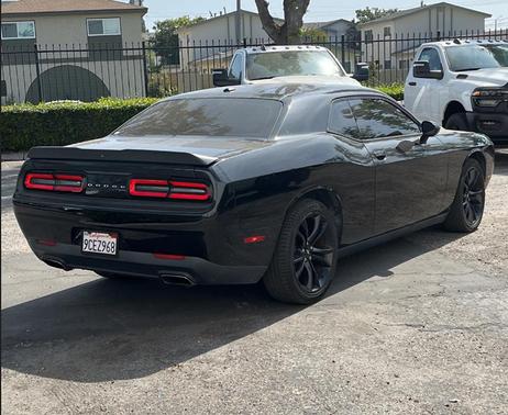 Pitch Black Clearcoat 2017 Dodge Challenger SXT
