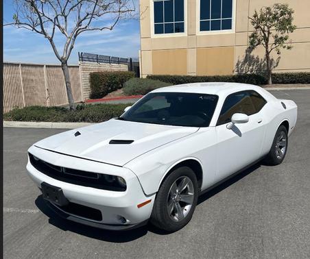 Bright White Clearcoat 2015 Dodge Challenger SXT