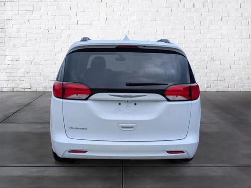 2020 Chrysler Voyager LXI