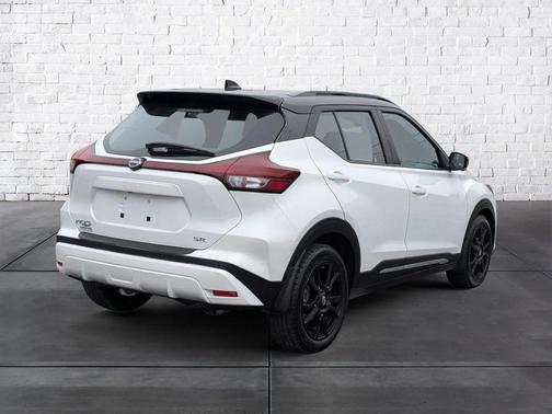 2022 Nissan Kicks SR