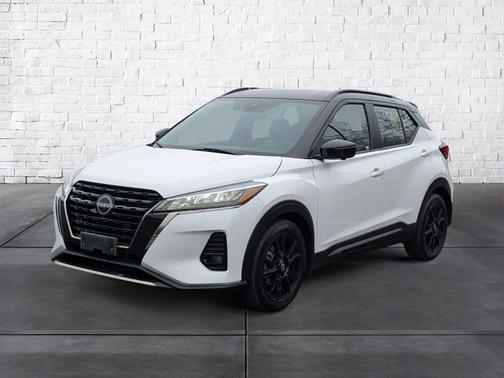 2022 Nissan Kicks SR