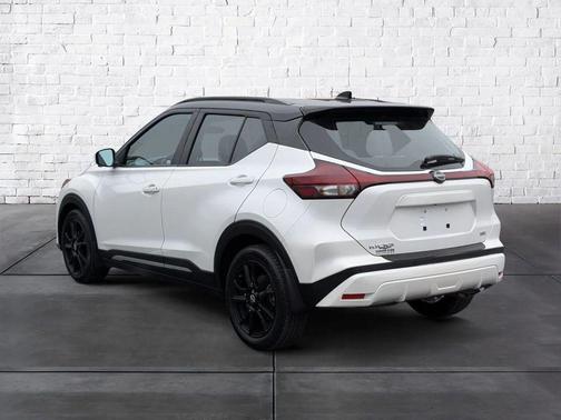 2022 Nissan Kicks SR