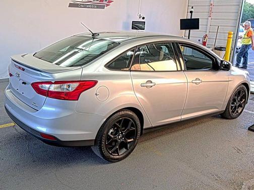 Ingot Silver Metallic 2013 Ford Focus SE