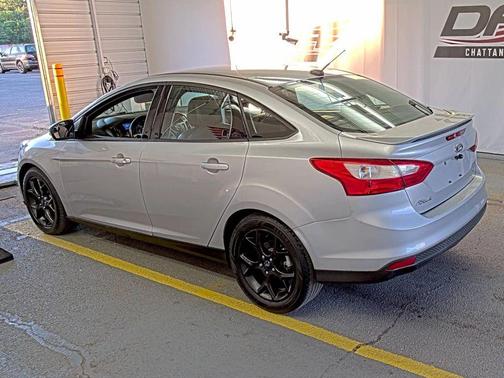 Ingot Silver Metallic 2013 Ford Focus SE