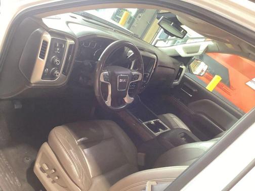 White 2018 GMC Sierra 1500 SLT