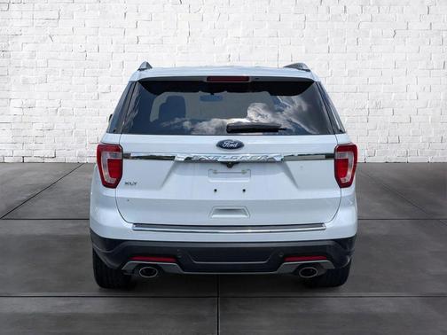 White 2018 Ford Explorer XLT