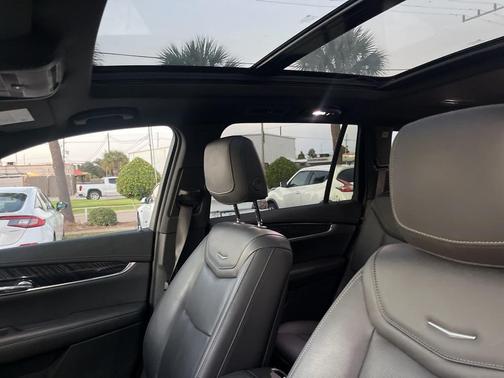 2022 Cadillac XT6 Premium Luxury FWD