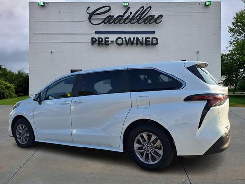 2025 Toyota Sienna LE