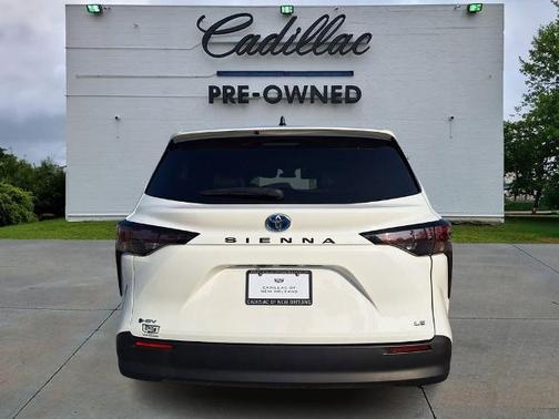 2025 Toyota Sienna LE