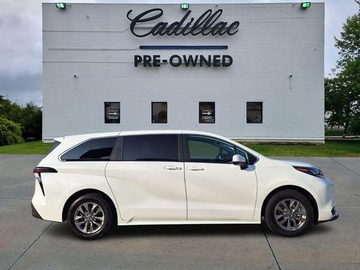 2025 Toyota Sienna LE