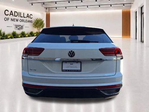 Pure White 2021 Volkswagen Atlas Cross Sport 3.6L V6 SE w/Technology