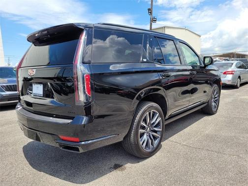 Photo 3 of 36 of 2022 Cadillac Escalade Sport