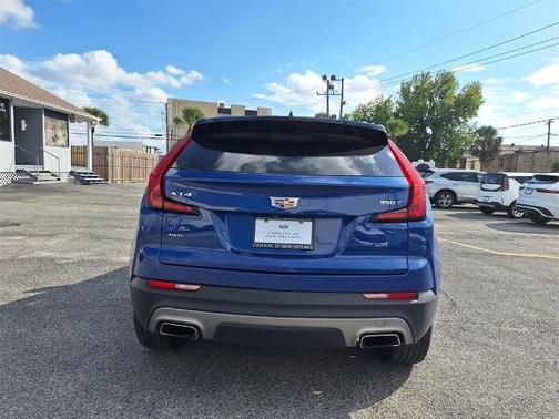 2023 Cadillac XT4 Premium Luxury