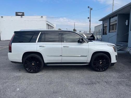 2016 Cadillac Escalade Luxury