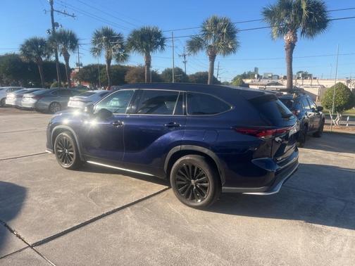 2024 Toyota Highlander 