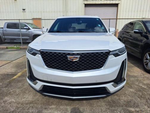Crystal White Tri-Coat 2021 Cadillac XT6 Luxury FWD