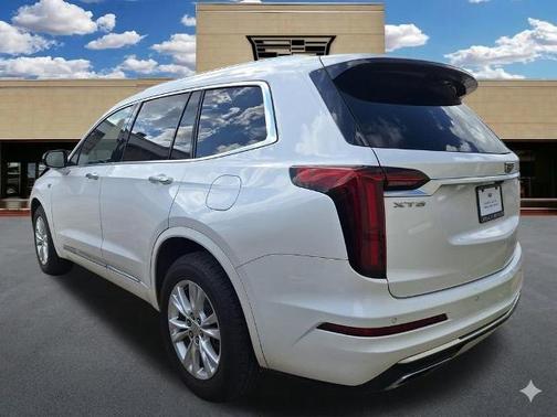 Crystal White Tri-Coat 2021 Cadillac XT6 Luxury FWD