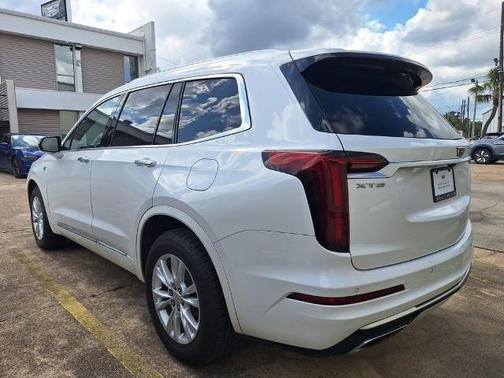 Crystal White Tri-Coat 2021 Cadillac XT6 Luxury FWD