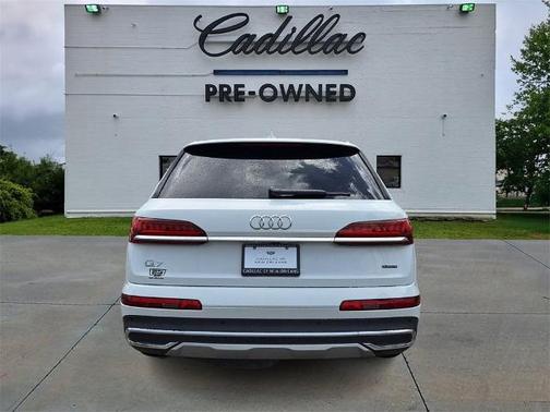 2023 Audi Q7 45 Premium Plus