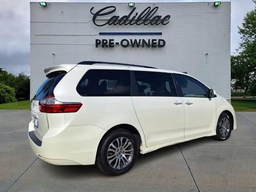 2019 Toyota Sienna XLE Premium