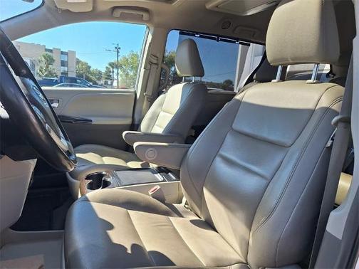 2019 Toyota Sienna L