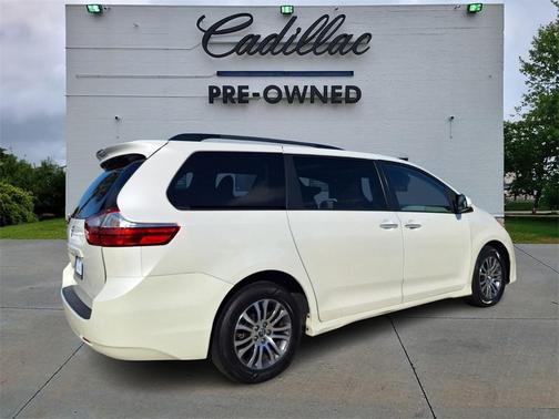 2019 Toyota Sienna XLE Premium