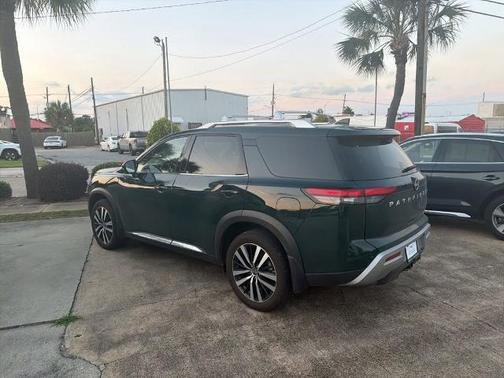 Obsidian Green 2025 Nissan Pathfinder Platinum
