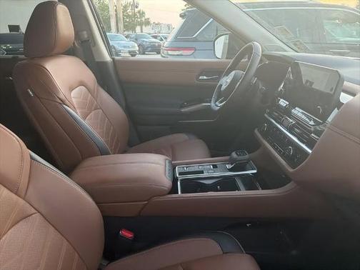 Obsidian Green 2025 Nissan Pathfinder Platinum