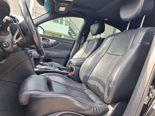 2017 INFINITI QX70 Base