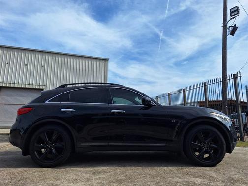 2017 INFINITI QX70 Base