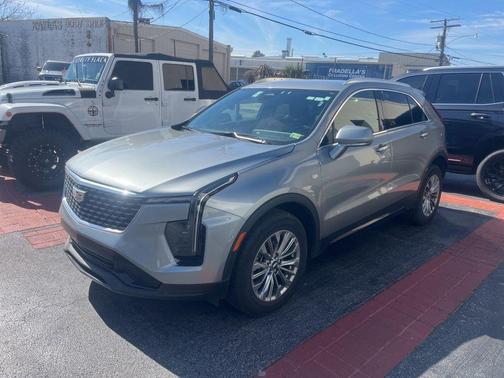 2024 Cadillac XT4 Premium Luxury