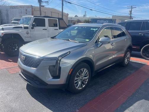 2024 Cadillac XT4 Premium Luxury