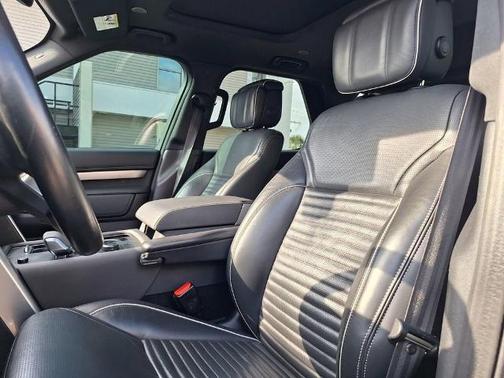 2022 Land Rover Discovery P360 R-Dynamic S