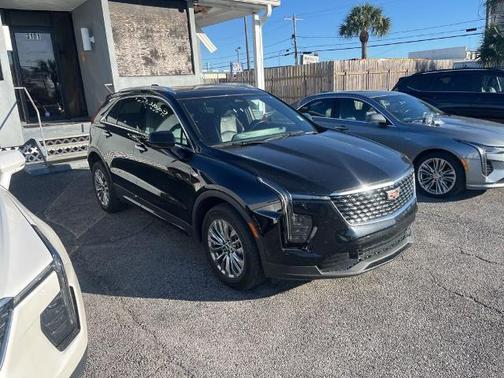2024 Cadillac XT4 Premium Luxury