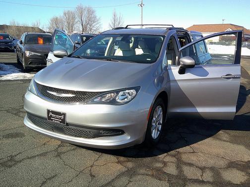 2021 Chrysler Voyager LXI